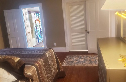 Dry Ridge House | The Bluebell Farmhouse/The Ark 8.6 miles/Walmart 3 miles/CLEAN!