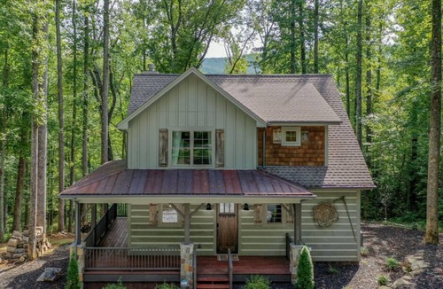 Frank House | The Boulders at Linville Falls Mountain Club - hot tub,screened porch, fire pit, Disc Golf