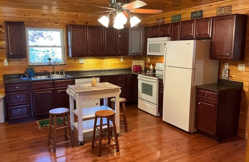Canton Cabin | The Boundary River House