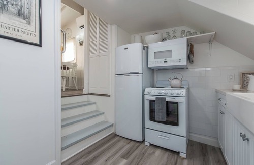 Frankfort Apartment | The Carriage - Quaint Haven 6 mins. to Buffalo Trace