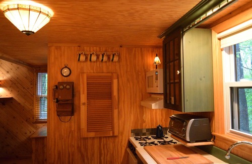Franklin House | The Cave Cabin - Escape to WV