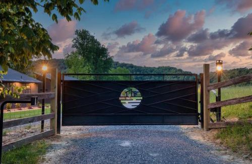 Johnson City Ski Chalet | The Cedars Chalet on The Watauga River