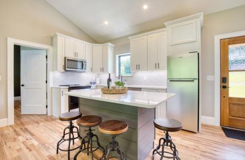 Johnson City Ski Chalet | The Cedars Chalet on The Watauga River