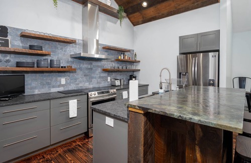 Hendersonville House | The Church