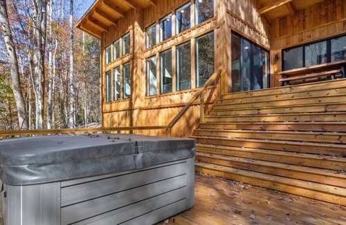 Slade Cabin | The Cliffs Cabin LUX,exclusive stay, wifi, hot tub