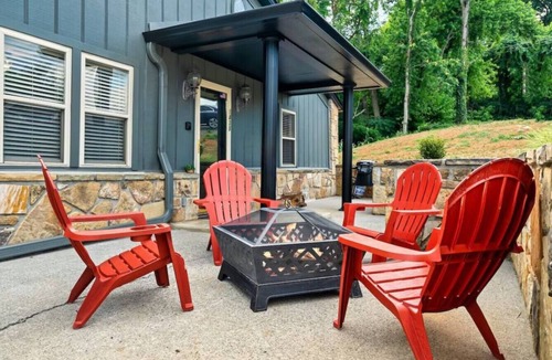 Dandridge House | The Cottage @Smoky MTN Lakeside
