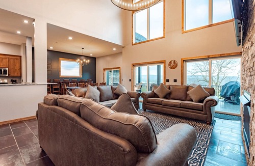 Swanton House | The Crooked Oak Lodge - Deep Creek Lake - Indoor Pool & Hot Tub