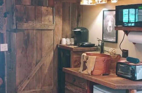 Flag Pond Cabin | The "Eleanor Rigby" DIRECT STREAM FRONT W HOT TUB