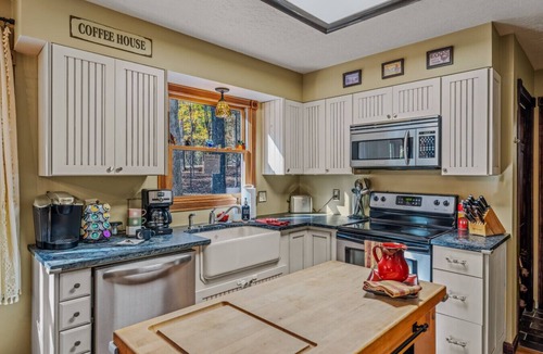 Great Cacapon Cabin | The Fern - Pet-Friendly | Fireplace | River | EV Charger