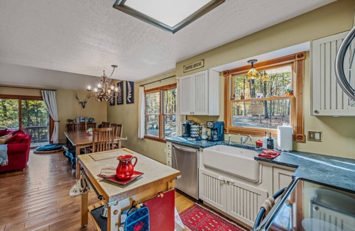 Great Cacapon Cabin | The Fern - Pet-Friendly | Fireplace | River | EV Charger