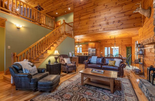 Lansing House | The Forge: Dog Friendly Cabin | Firepit | Gated community 15min to West Jefferson!