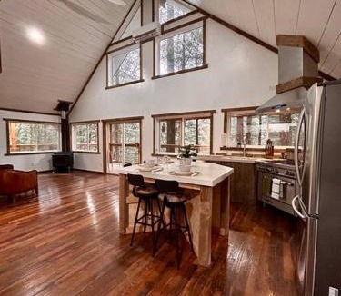 Rogers House | The Founder - Iconic Rockhouse Cabin