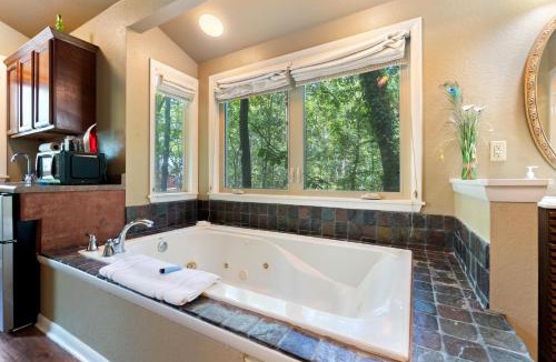 Eureka Springs Hotel | The Grand Treehouse Resort