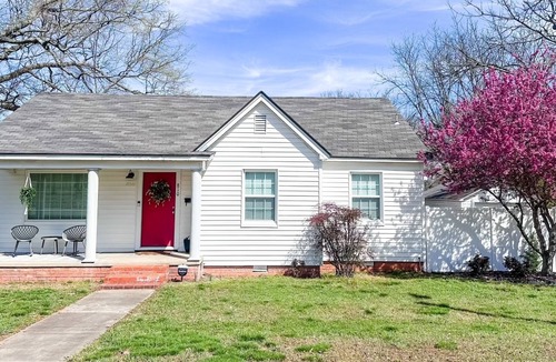 Searcy House | The Grate House — 1947 Charm w/Marble, Hardwood & Fenced Yard by Harding