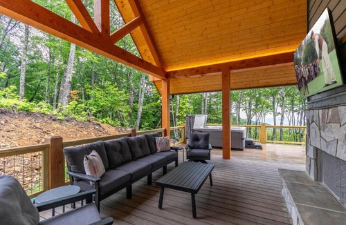 Elk Park House | The HeartStone Lodge at Eagles Nest