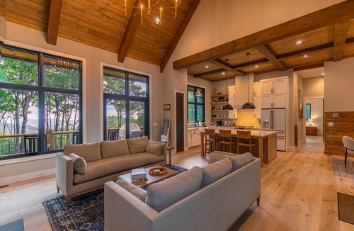 Elk Park House | The HeartStone Lodge at Eagles Nest: Views from the Hot Tub | EN Winery