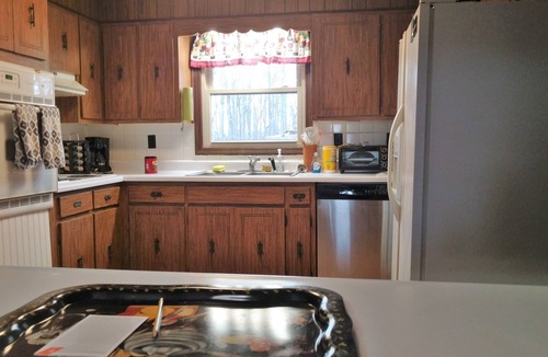 Jonesborough House | THE HIDEOUT - 4 BEDROOM BRICK HOUSE step back into the 70s . HANDICAPPED ACCESS