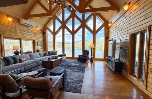 McHenry Resort | The Iconic Red Roof Lakefront Estate of Deep Creek Lake - 8BR Sleeps 20