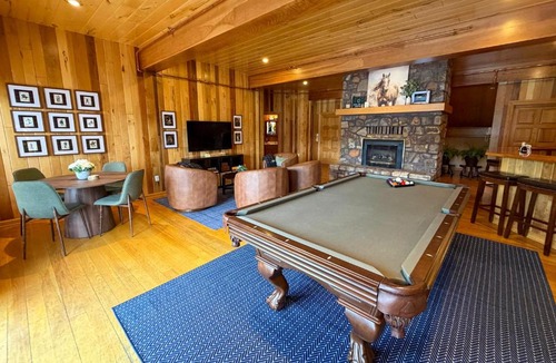McHenry Resort | The Iconic Red Roof Lakefront Estate of Deep Creek Lake - 8BR Sleeps 20