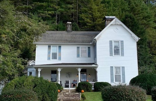 Pisgah Forest Bed & Breakfast | The Inn at Key Falls Estate