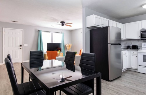 Lexington House | The Lexington Lux l Quaint & Cozy l Horse Park