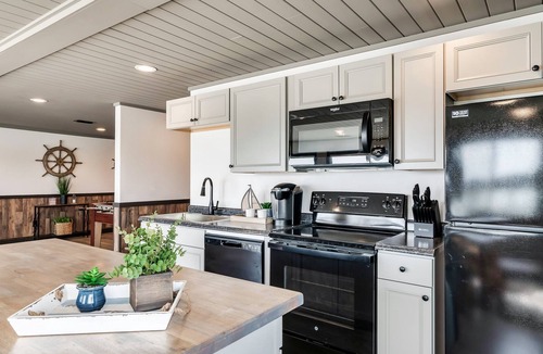 Dandridge Cabin | The Lodge at Lakeside by RedAwning