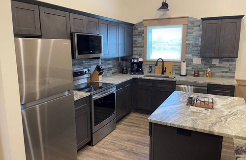 Blue Creek House | “The” Lodge of Adams County is a Charming 2-bedroom house in Blue Creek with AC
