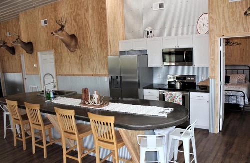 Jonesville House | The Lodge @ Riley Farms, Comfort & Rest close to The Ark