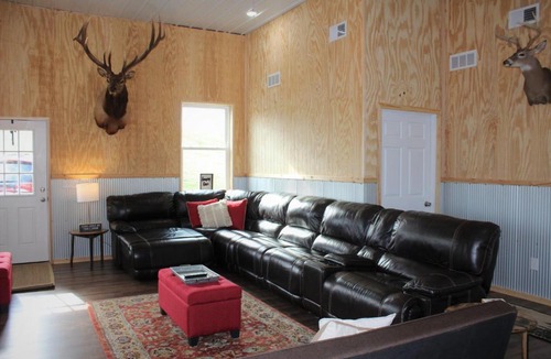 Jonesville House | The Lodge @ Riley Farms, Comfort & Rest close to The Ark