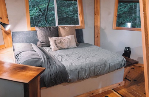 Rogers Hotel | The Looking Glass: A Pair of Mirrored Treehouses