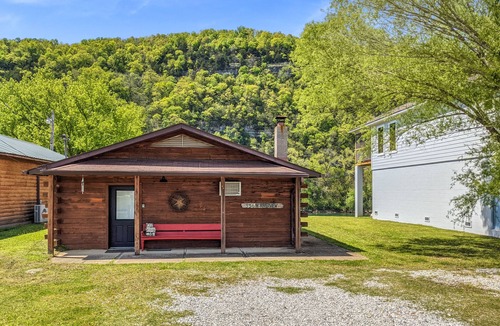 Mountain View House | The Lower Deck on Riverview
