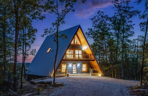 Frenchburg Cabin | The Majestic Dragonfly Inn, overlooking Daniel Boone National Forest