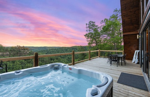 Frenchburg Cabin | The Majestic Dragonfly Inn, overlooking Daniel Boone National Forest