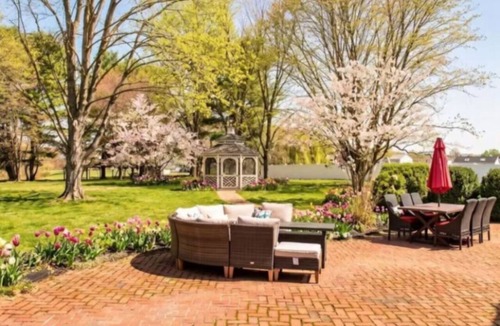 Highspire Bed & Breakfast | The Manor on Rosedale