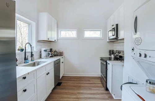 Berkeley Springs Cabin | The Nest · Soaking Tub & Views · Stay with Branch