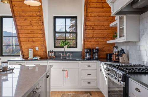 Chalet Village North Cabin | The Overlook at Chalet Village: Hot Tub+Games+MORE