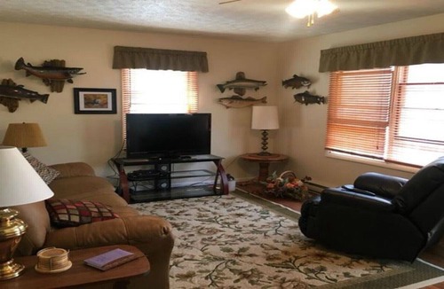 Elkins House | The Overlook: Beautiful Riverfront Views, Perfect for families!