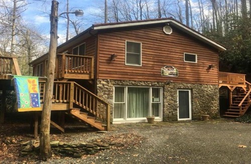 Elkins House | The Overlook: Beautiful Riverfront Views, Perfect for families!