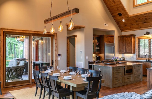 Banner Elk House | The Phoenix at Eagles Nest: Brand new (2023), Views, Game Room, hot tub, summer concerts!