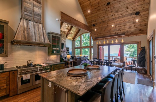 Banner Elk House | The Phoenix at Eagles Nest: Brand new (2023), Views, Game Room, hot tub, summer concerts!