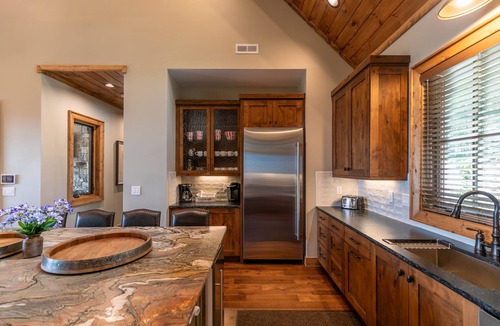 Banner Elk House | The Phoenix at Eagles Nest: Brand new (2023), Views, Game Room, hot tub, summer concerts!