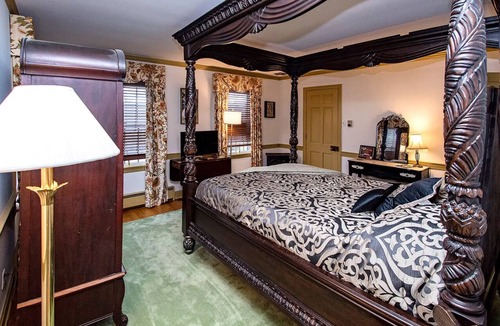 Highspire Bed & Breakfast | The Poe at The Manor on Rosedale Bed & Breakfast