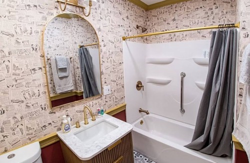 Highspire Bed & Breakfast | The Poe at The Manor on Rosedale Bed & Breakfast