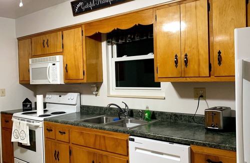 Bridgeport House | The Rest Nest Home. Near UHC, FBI, the Bridge Sport Complex