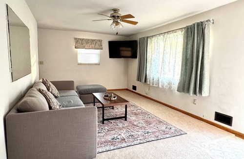 Bridgeport House | The Rest Nest Home. Near UHC, FBI, the Bridge Sport Complex