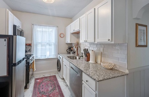 Roselawn Finance Apartment | The Retreat - Warm and Convenient Guest Suite