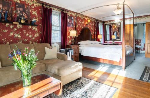 Woodfin Bed & Breakfast | The Reynolds Mansion