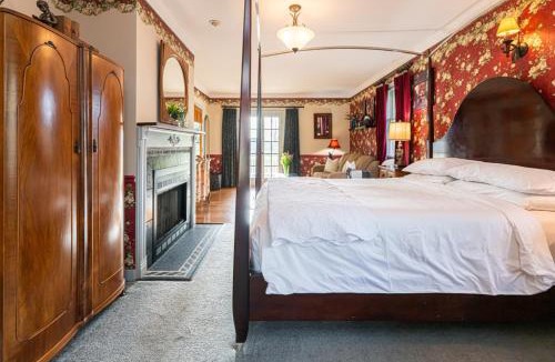 Woodfin Bed & Breakfast | The Reynolds Mansion