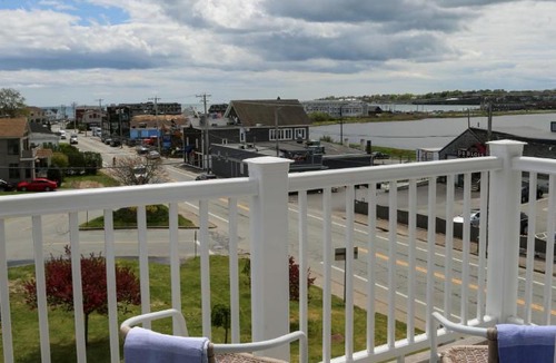 Newport East Hotel | The Sea Breeze Inn