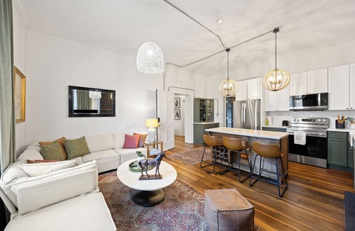 Downtown Apartment | The Shryock Suite at Historic Indigo House - Steps from Rupp Arena